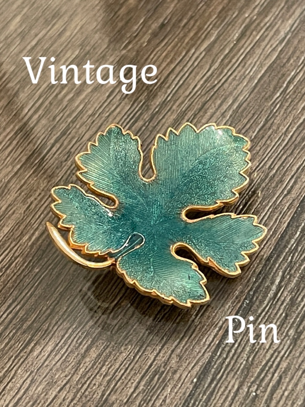 Vintage Maple Leaf Basse-taille Green Enamel Gold-Tone Brooch 1950's